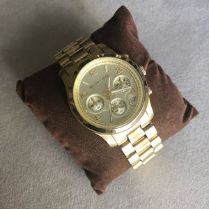 Authentic Michael Kors watch in gold
